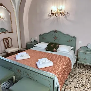 In The Center Of Guest house